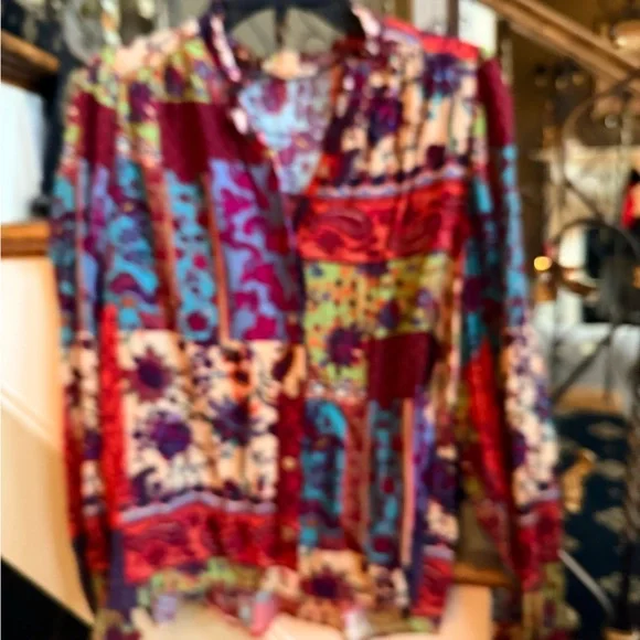 Easel NWOT Beautiful Multi Color.Elastic at sleeves & neck. S.Button front. - Picture 6 of 10